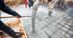 processo inicial de concretagem em obra para evitar delaminação em pisos de concreto