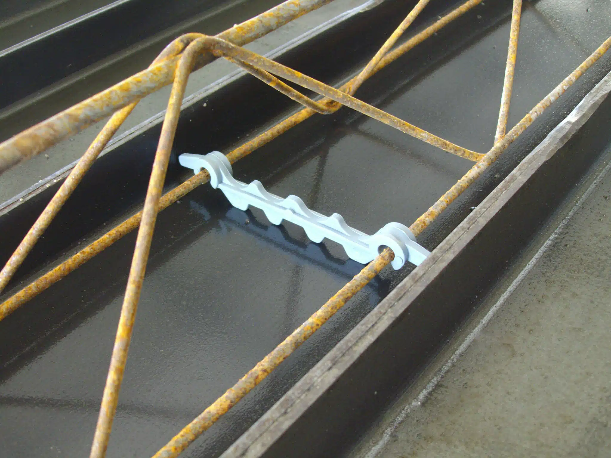 19 - Estribo Plástico LT laje treliçada