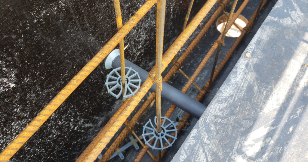 armaduras posicionadas em estrutura de concreto com uso do espaçador circular DR, garantindo cobrimento e alinhamento das ferragens